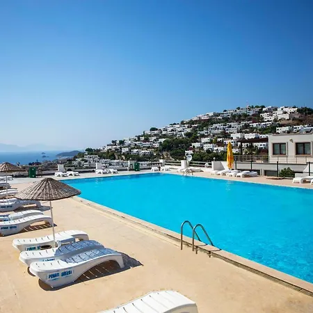 Comfy With Shared Pool And Terrace In Bodrum Karabag
